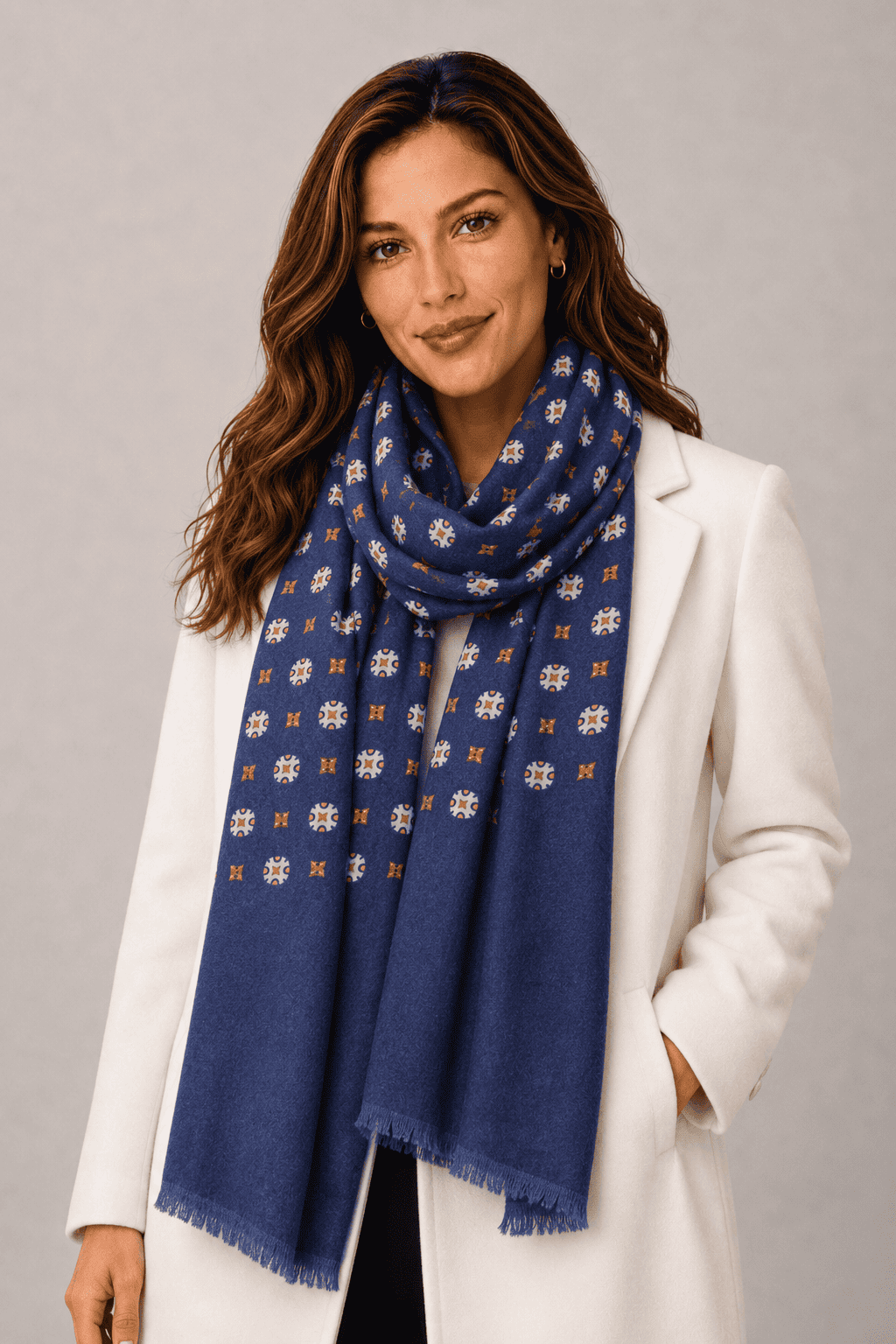 Sciarpa Foulard Pashmina Blu Notte con Motivo Geometrico Bianco e Ocra | Acrilico, Lana, Viscosa e Modal