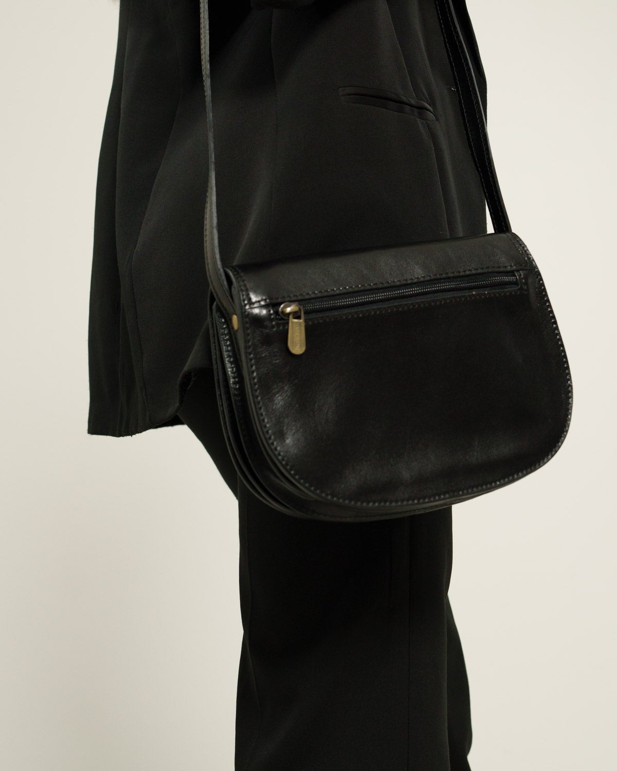 Borsa Donna Elena Vera Pelle Vacchetta Nero Pratica ed Elegante - Alidiluna