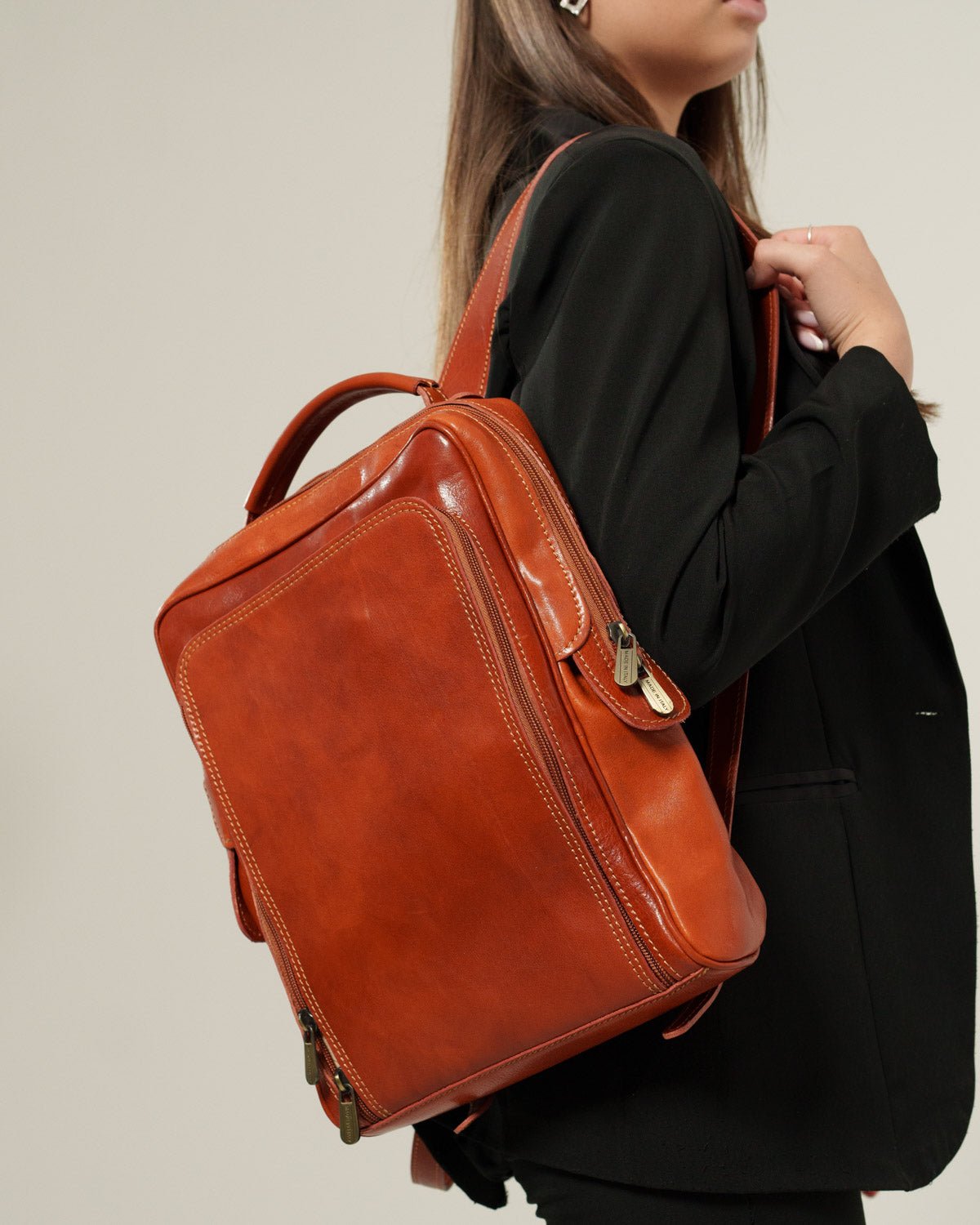 Zaino donna Maria Elena in vero cuoio Cognac Porta PC - Alidiluna