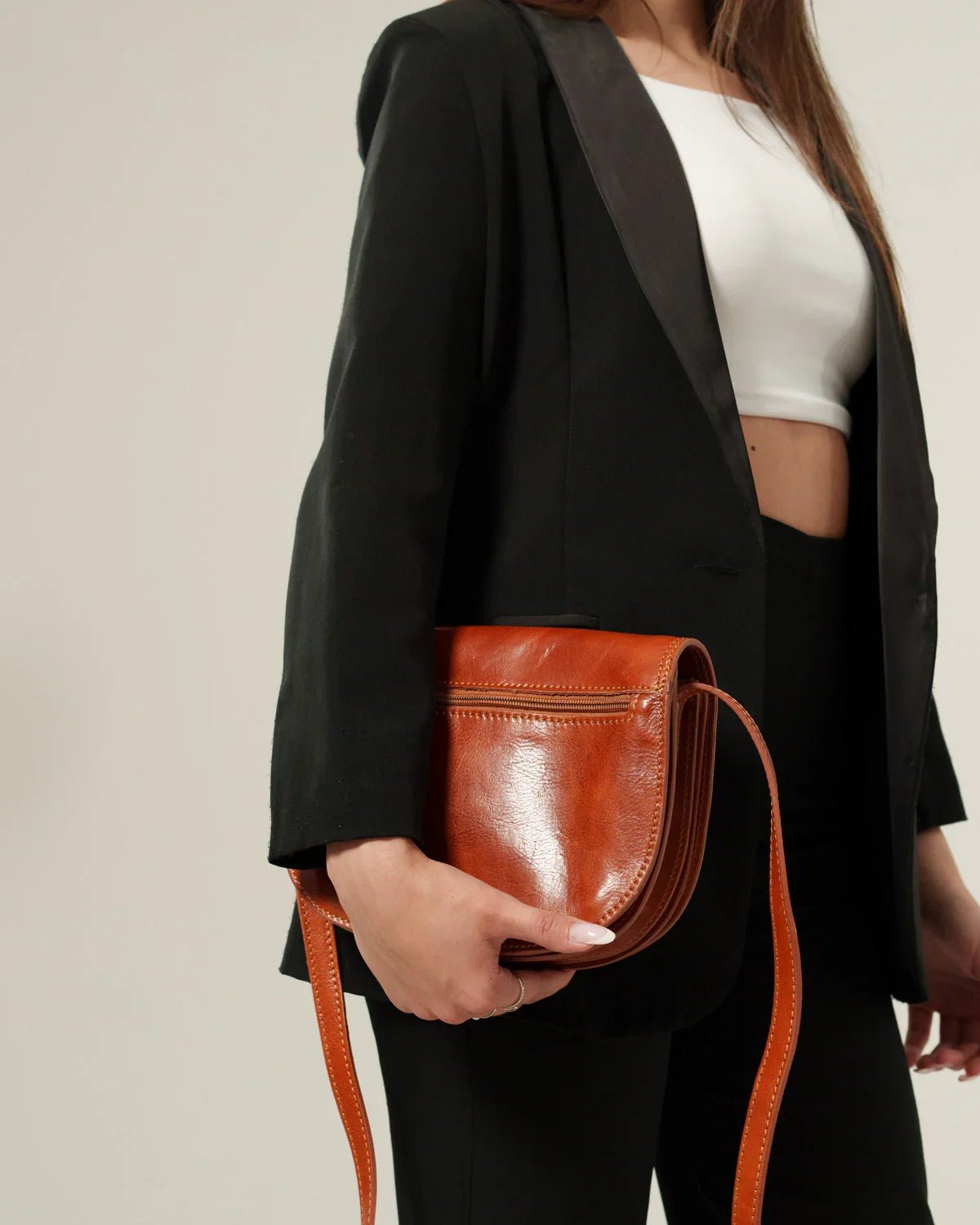 Borsa Donna Elena Vera Pelle Vacchetta Cognac Pratica ed Elegante - Alidiluna