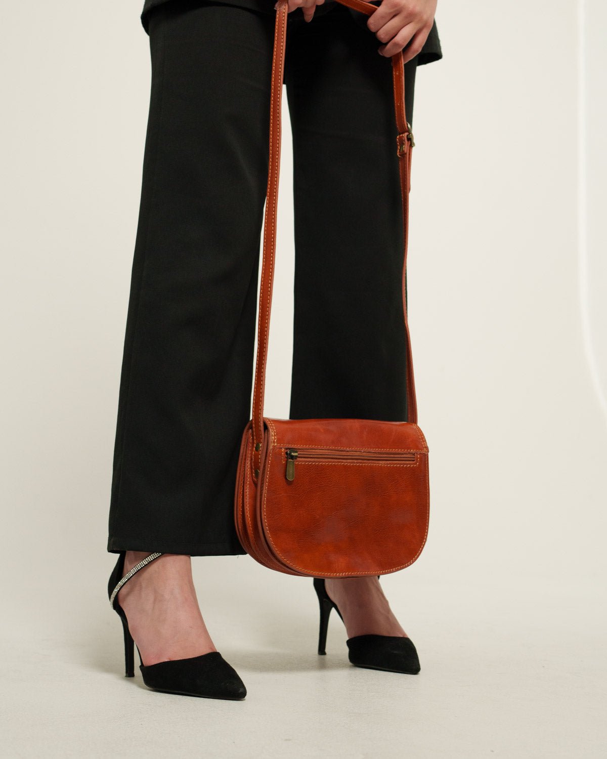 Borsa Donna Elena Vera Pelle Vacchetta Cognac Pratica ed Elegante - Alidiluna