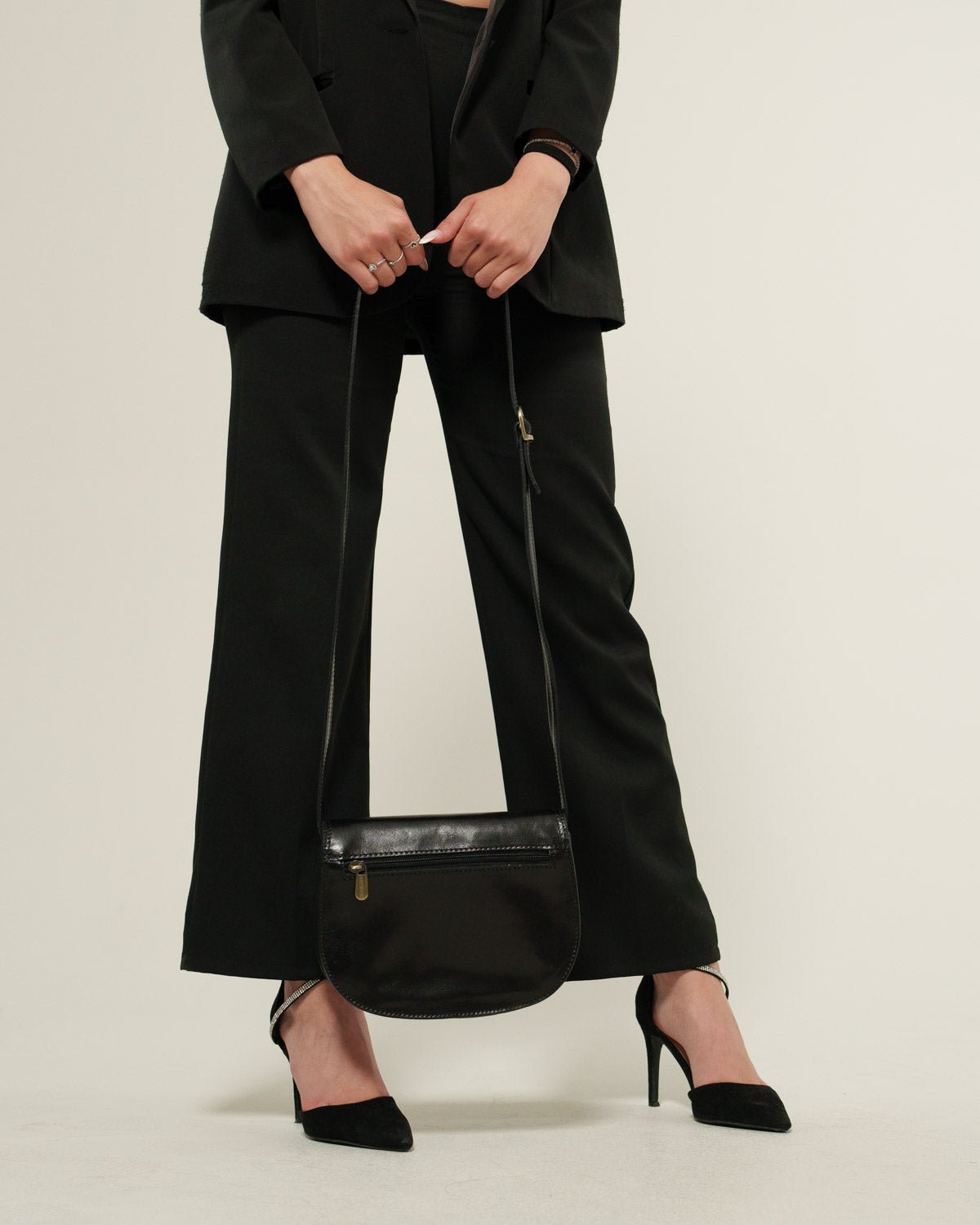 Borsa Donna Elena Vera Pelle Vacchetta Nero Pratica ed Elegante - Alidiluna