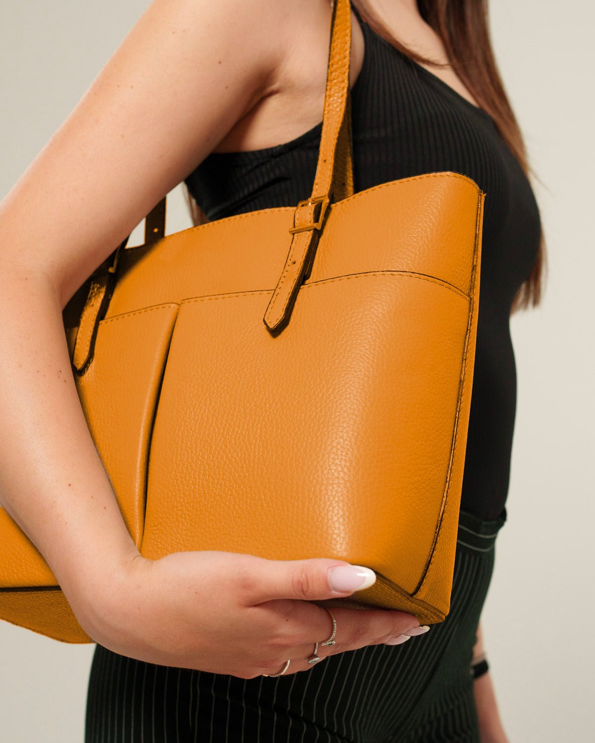 Borsa Donna Monica in vera pelle Cognac con zip - Alidiluna