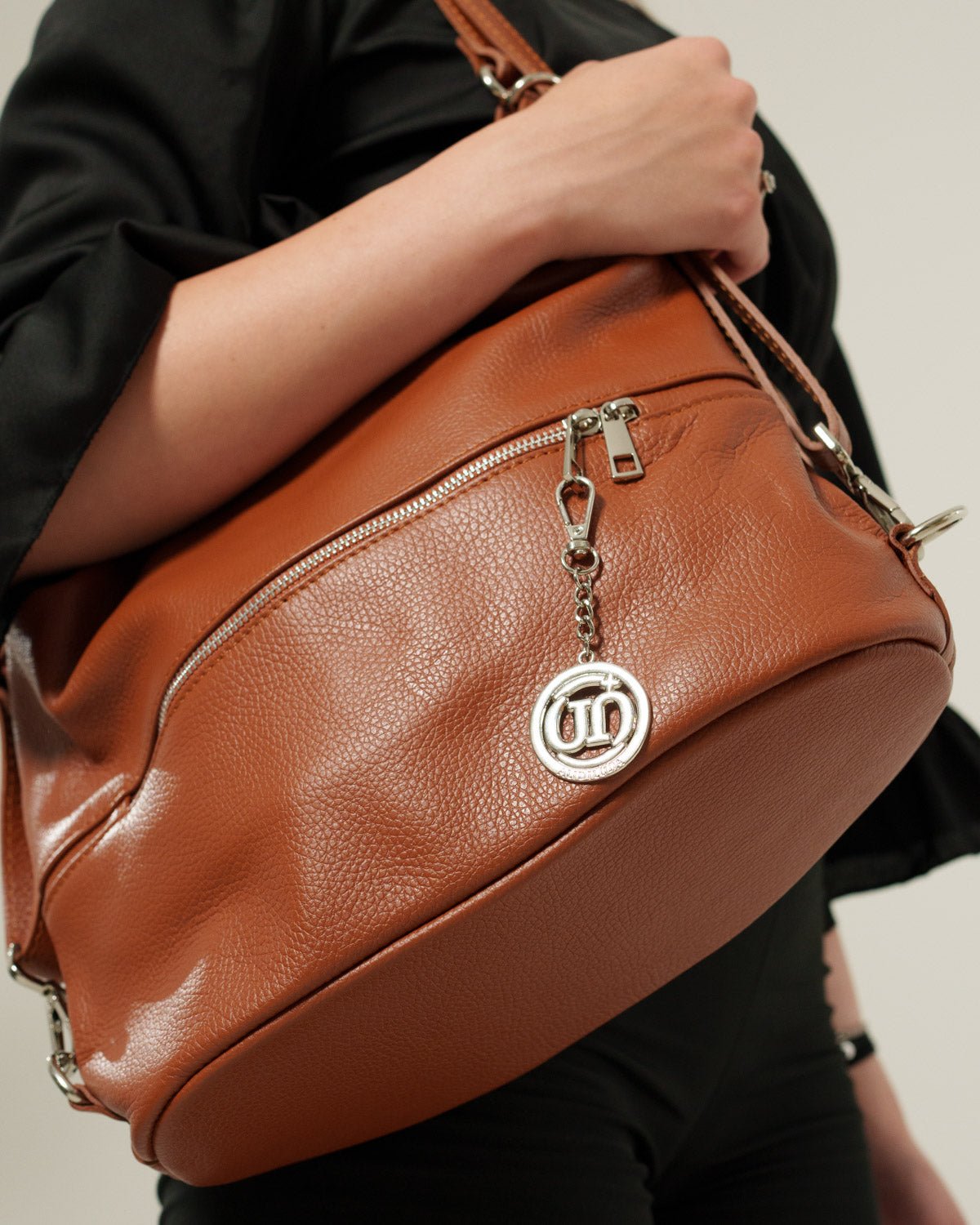 Borsa Spalla Zaino Donna Monia Vera Pelle Cognac Elegante Funzionale - Alidiluna