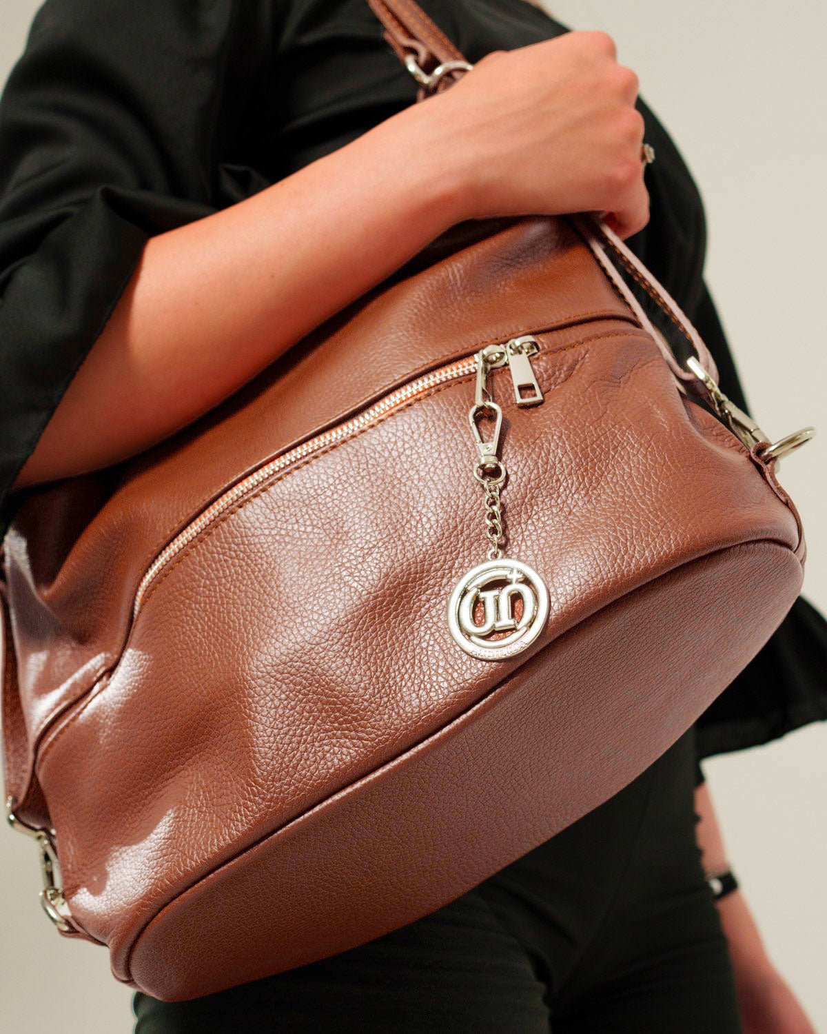 Borsa Spalla Zaino Donna Monia Vera Pelle Marrone Elegante Funzionale - Alidiluna