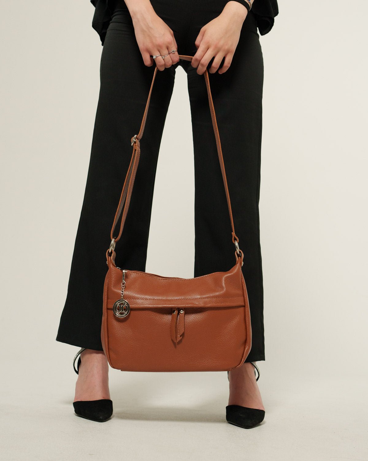 Borsa Tracolla Donna Thea Vera Pelle Cognac - Morbida, Capiente, Versatile - Alidiluna