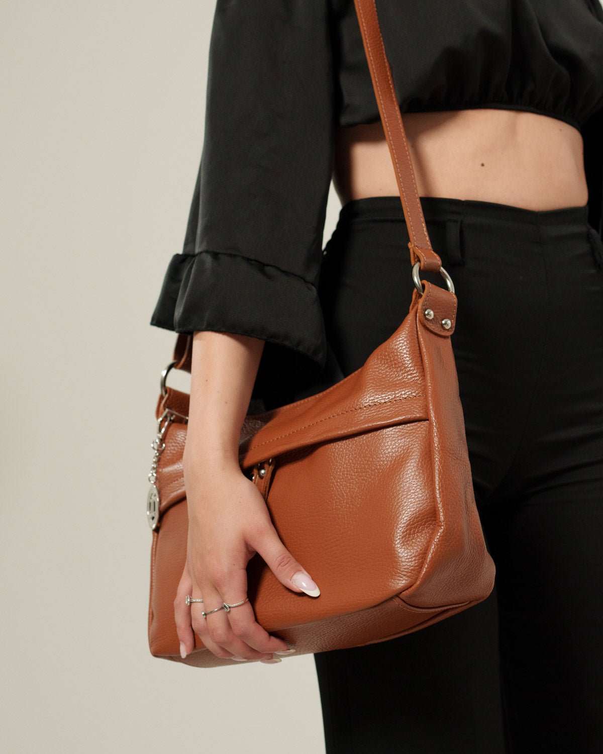 Borsa Tracolla Donna Thea Vera Pelle Cognac - Morbida, Capiente, Versatile - Alidiluna