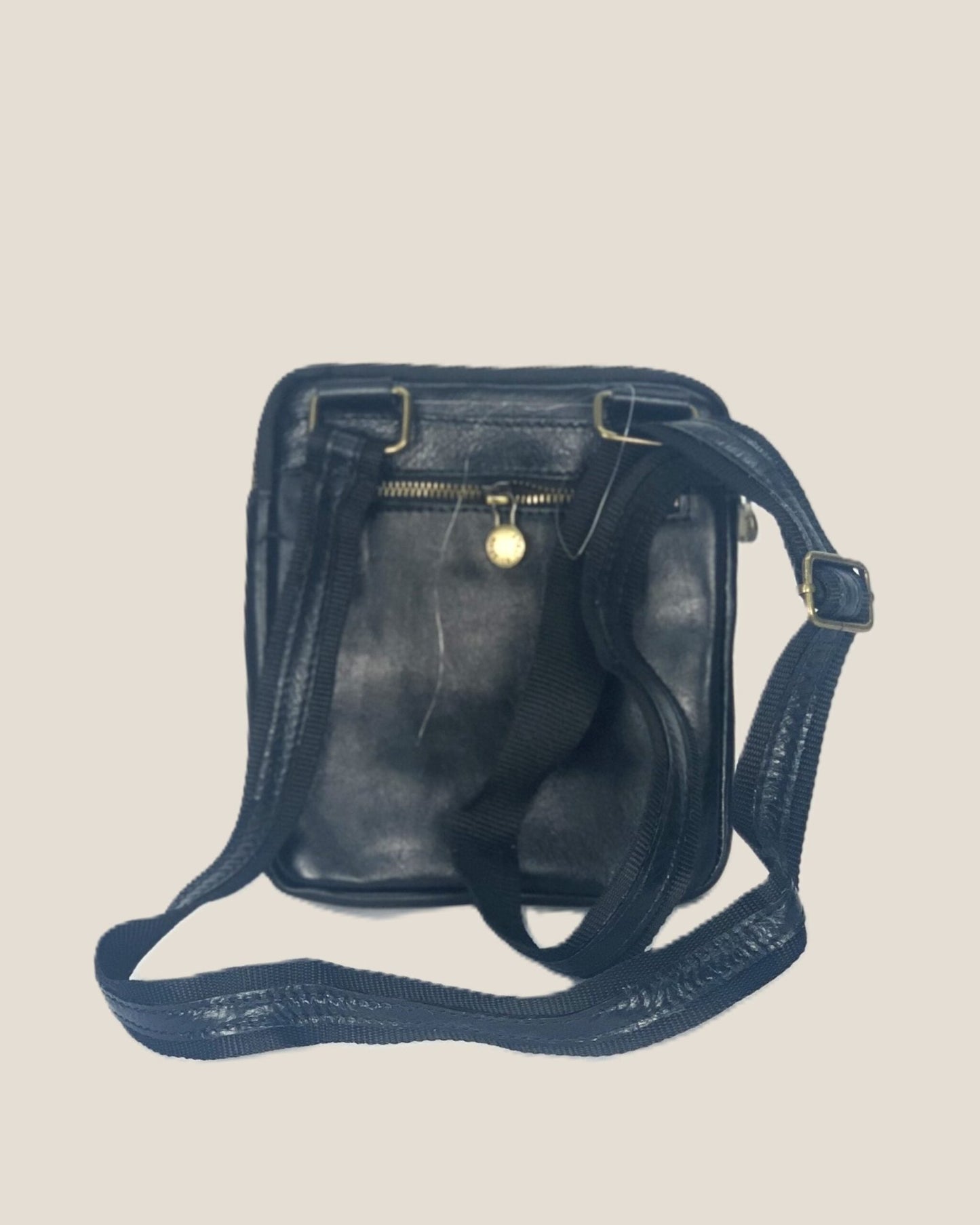 Borsello tracolla in pelle sportivo compatto da uomo Nero Tommaso - Alidiluna