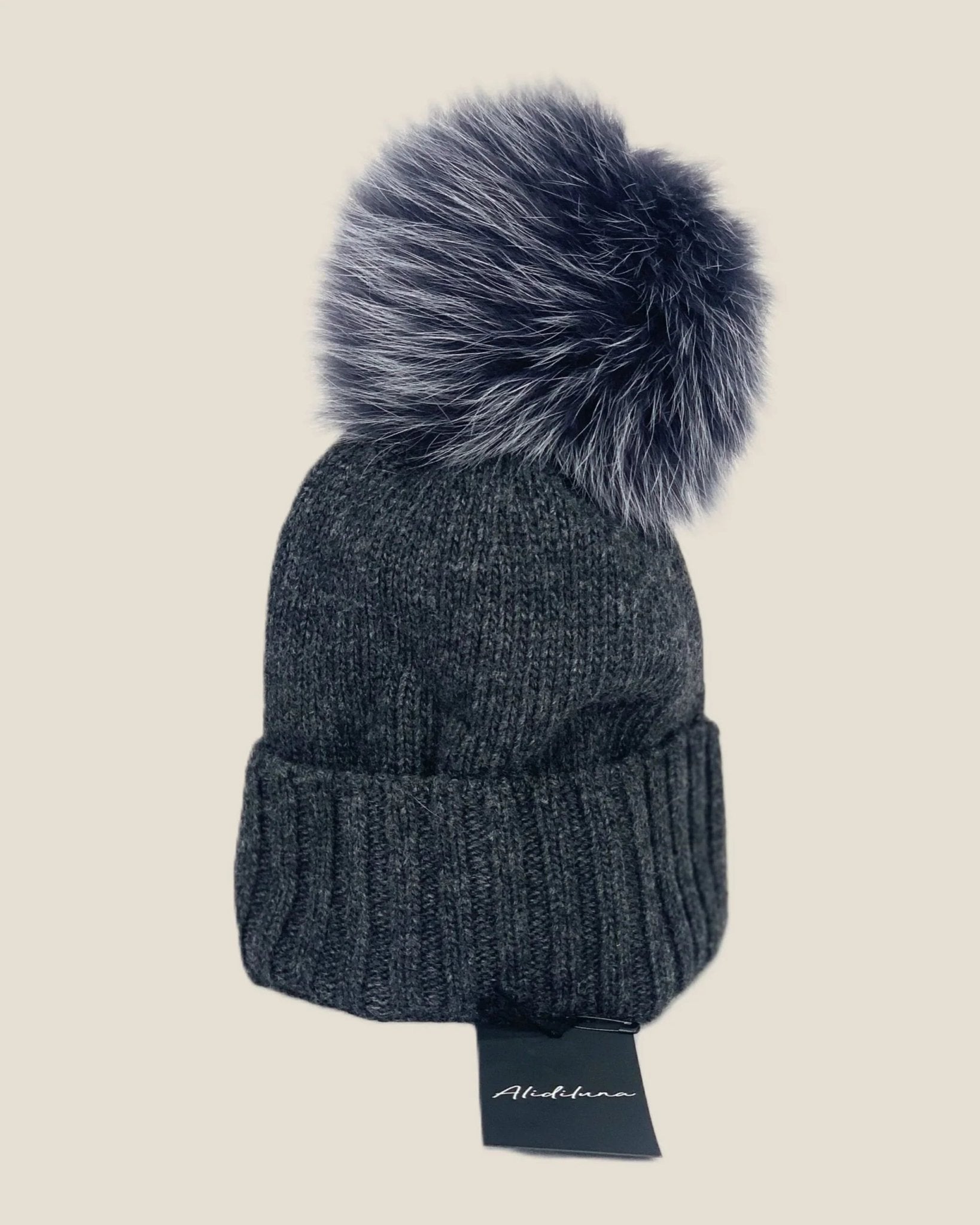 Cappello donna con pon pon di volpe grigio scuro - Alidiluna