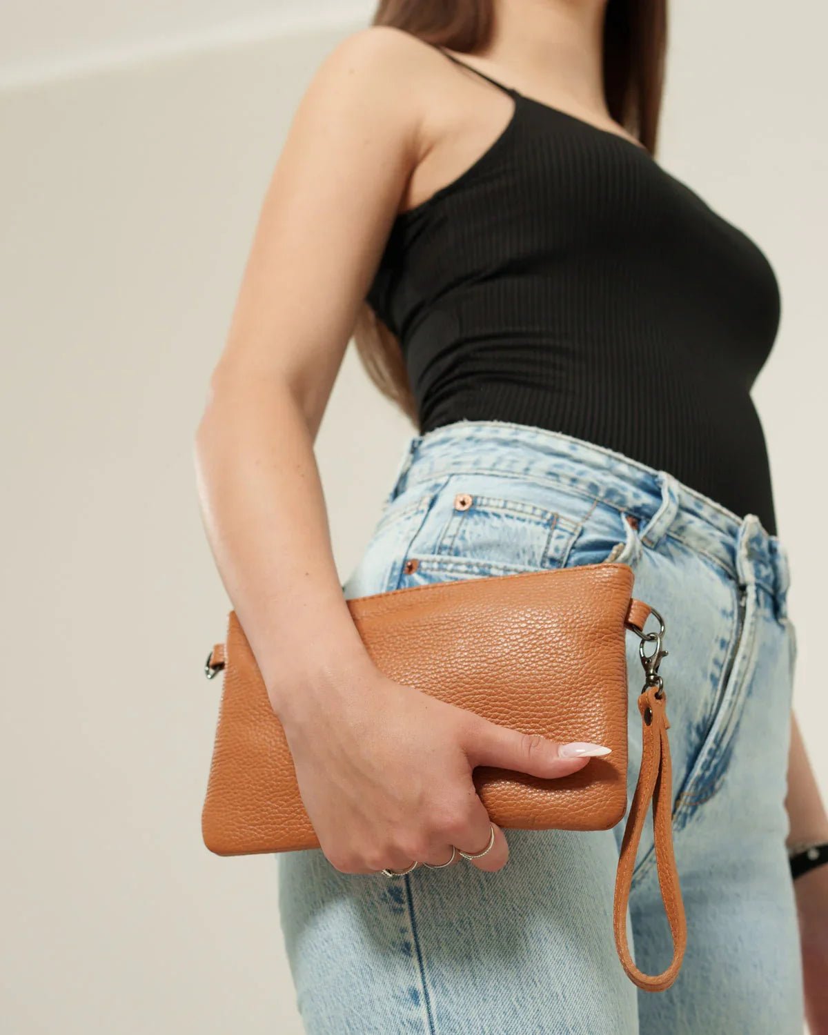 Pochette a Tracolla Donna Chiara in Vera Pelle Cognac - Alidiluna