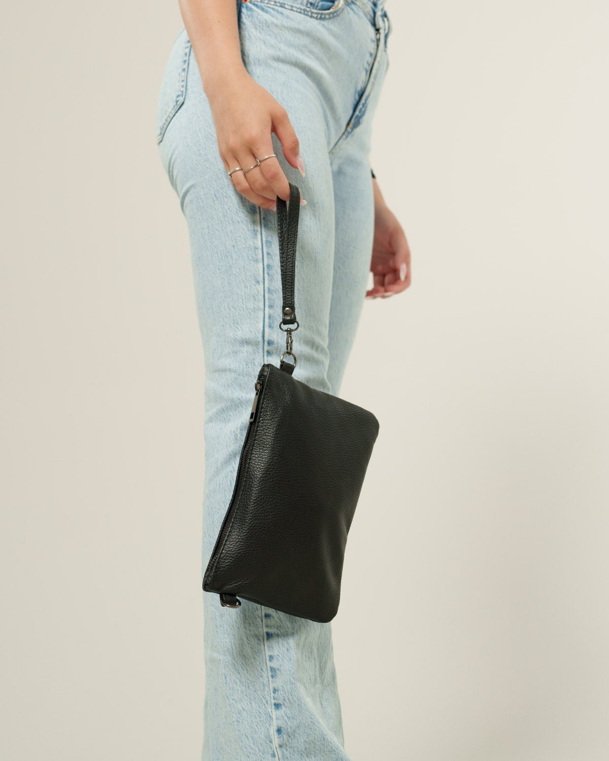 Pochette a tracolla Donna Chiara in vera pelle Nero - Alidiluna