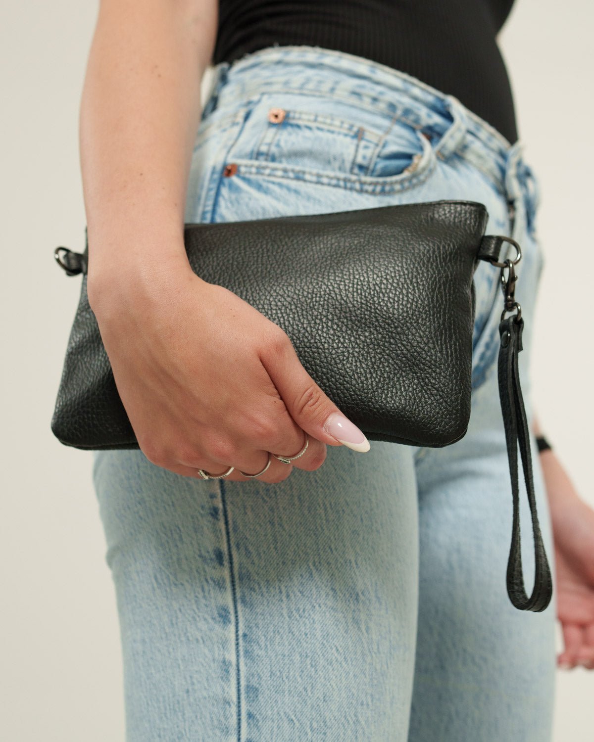 Pochette a tracolla Donna Chiara in vera pelle Nero - Alidiluna