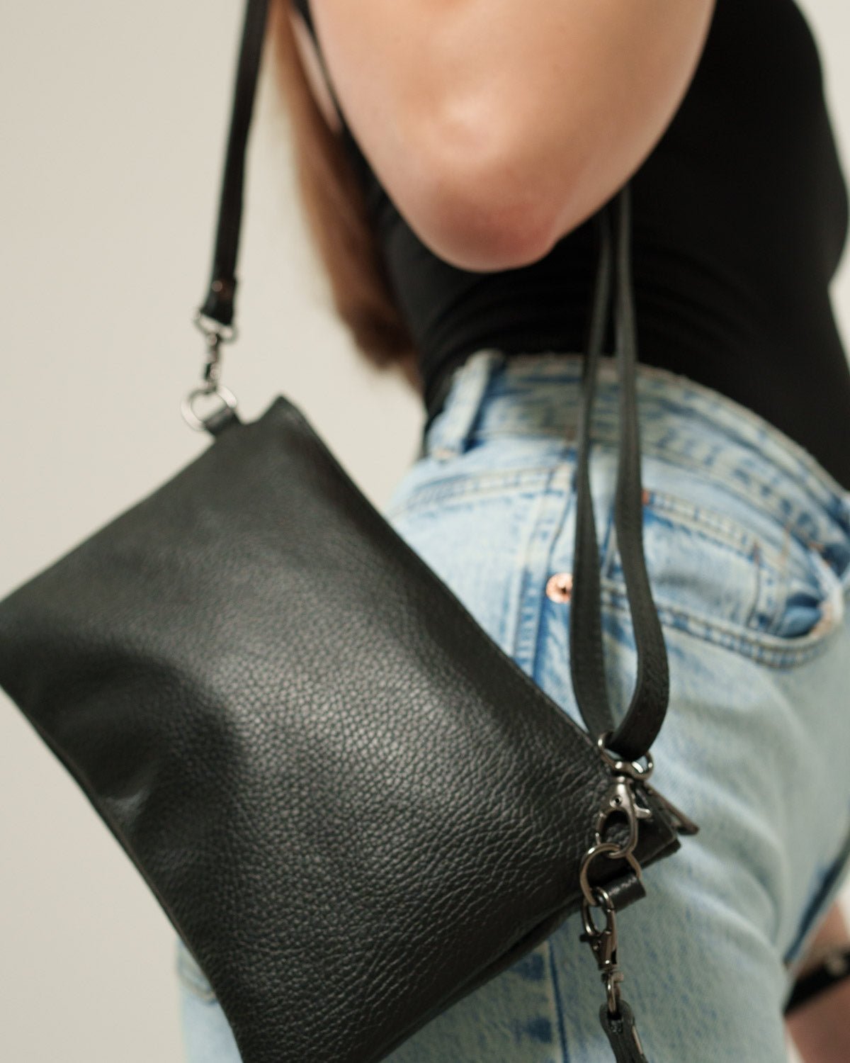 Pochette a tracolla Donna Chiara in vera pelle Nero - Alidiluna