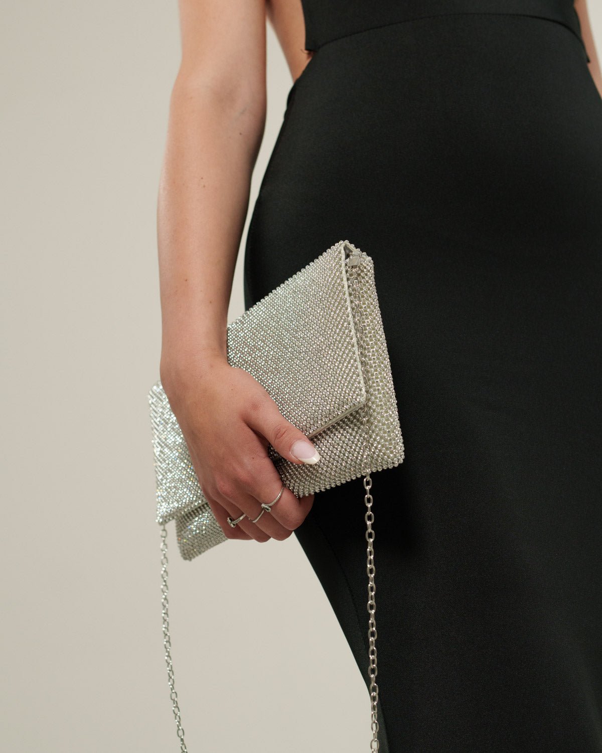 Pochette tracolla Donna Sissi Argento con strass e tracolla a catena - Alidiluna