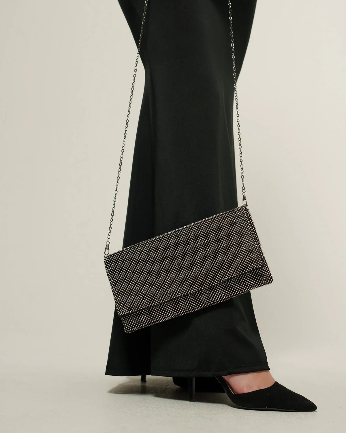 Pochette tracolla Donna Sissi Nero con strass e tracolla a catena - Alidiluna