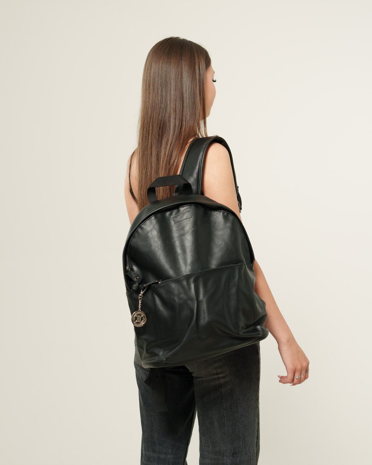 Zaino donna Arianna in Ecopelle Nero porta pc tasche con zip - Alidiluna