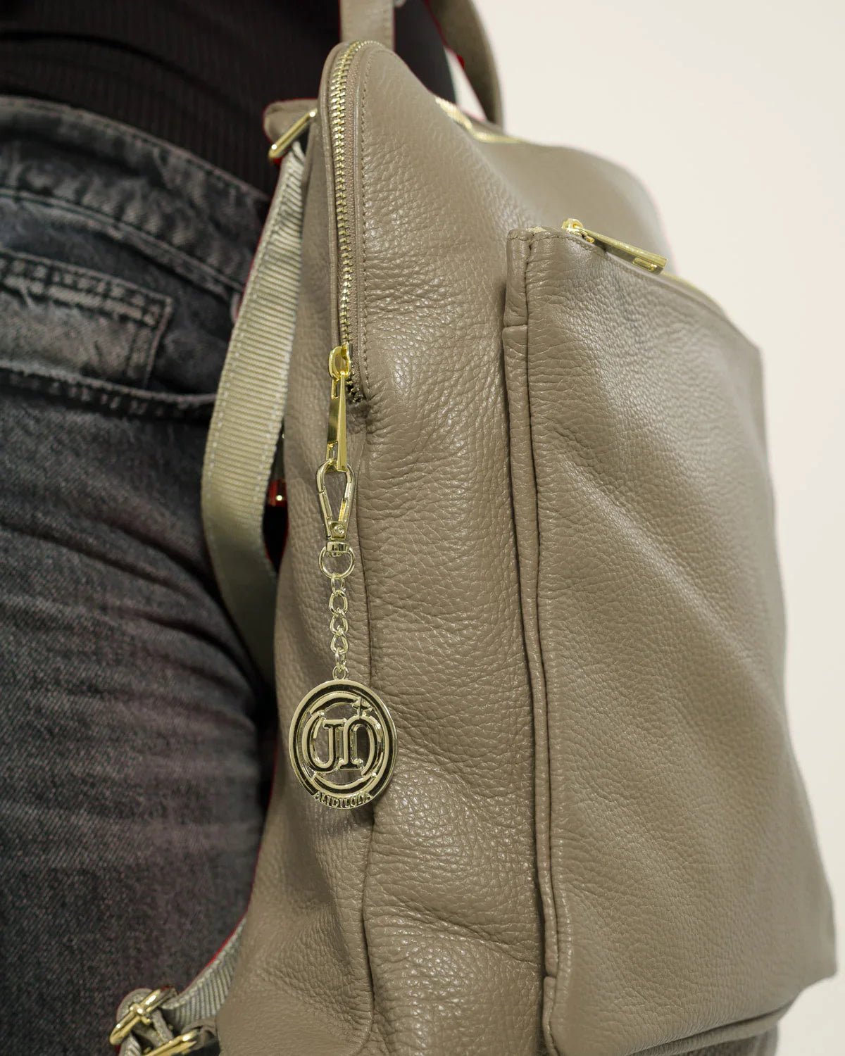 Zaino donna Cristina in vera pelle Fango tasche zip - Alidiluna