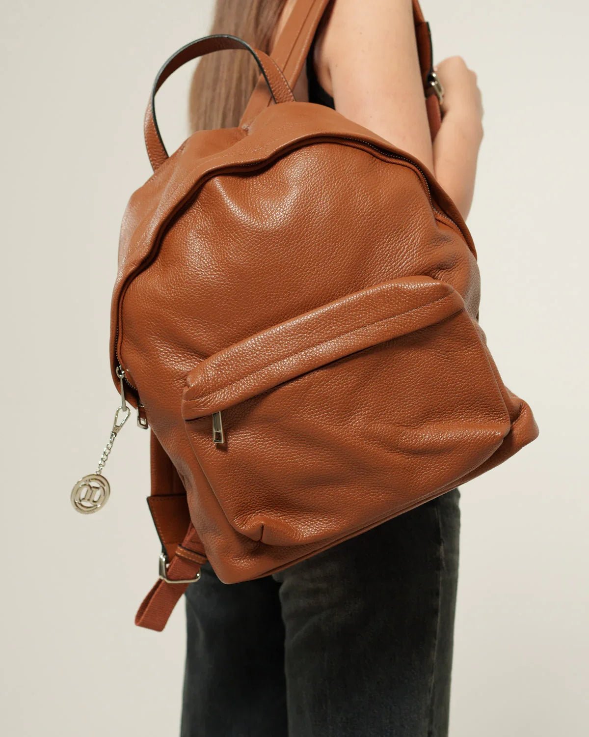 Zaino donna Federica in vera pelle Cognac porta pc tasche con Zip - Alidiluna