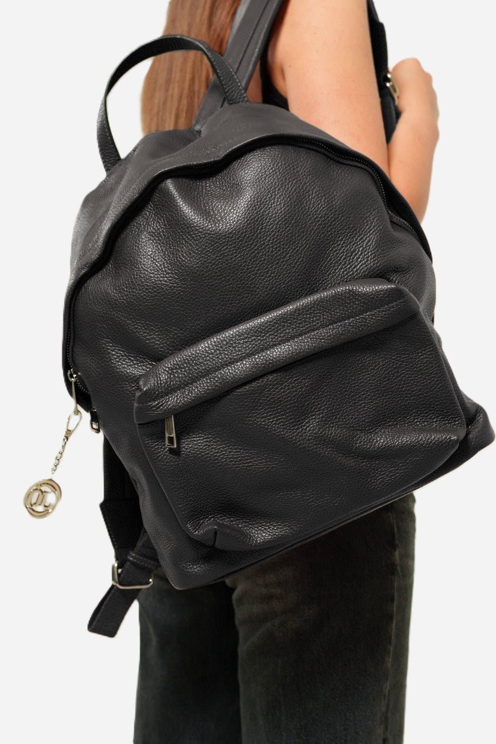 Federica women's backpack in genuine black leather with laptop compartment and zip pockets