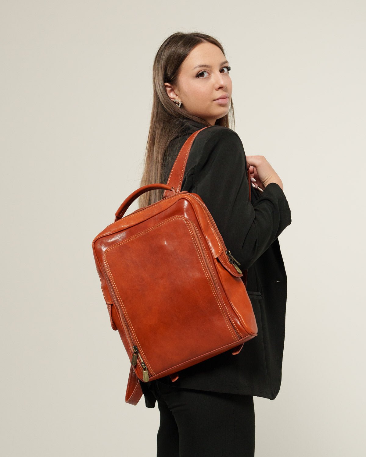 Zaino donna Maria Elena in vero cuoio Cognac Porta PC - Alidiluna