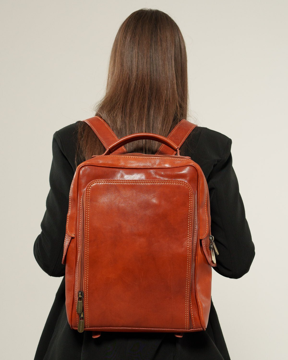 Zaino donna Maria Elena in vero cuoio Cognac Porta PC - Alidiluna