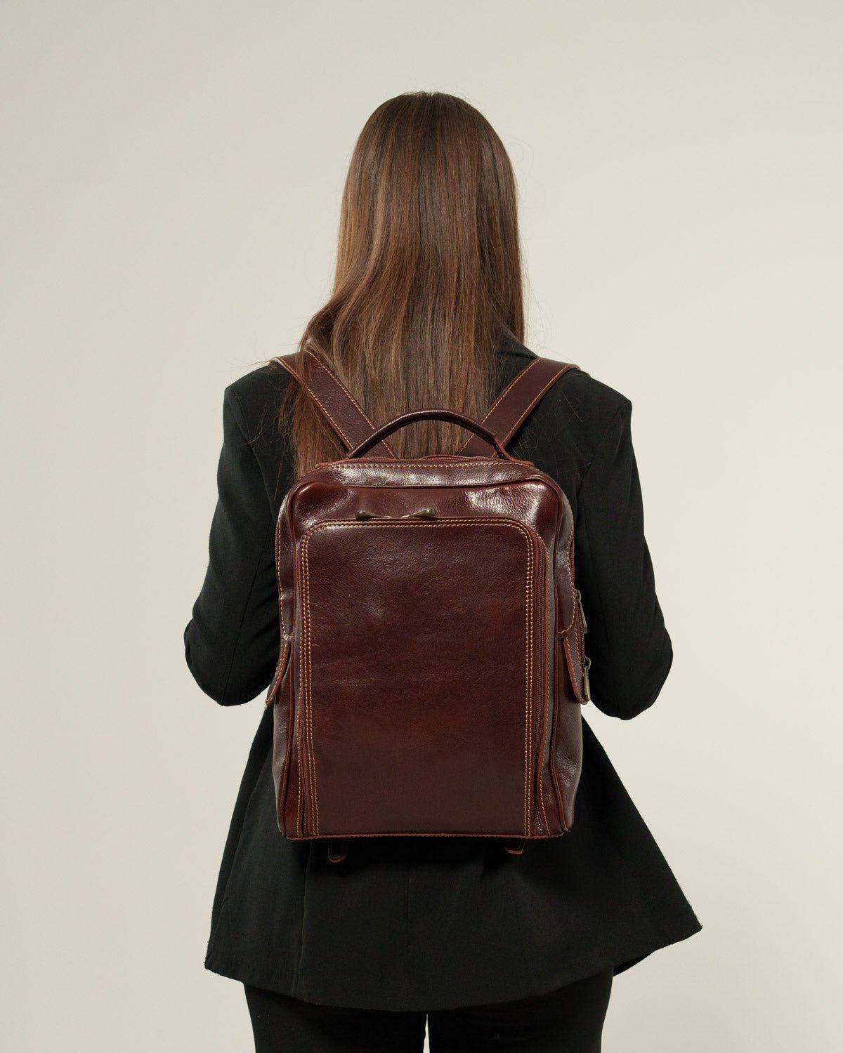 Zaino donna Maria Elena in vero cuoio Testa di Moro porta PC - Alidiluna