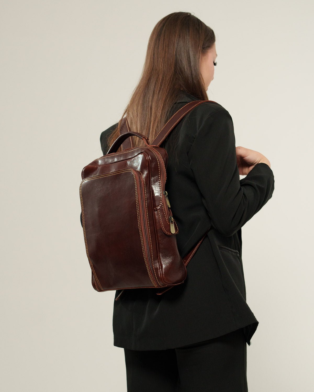 Zaino donna Maria Elena in vero cuoio Testa di Moro porta PC - Alidiluna