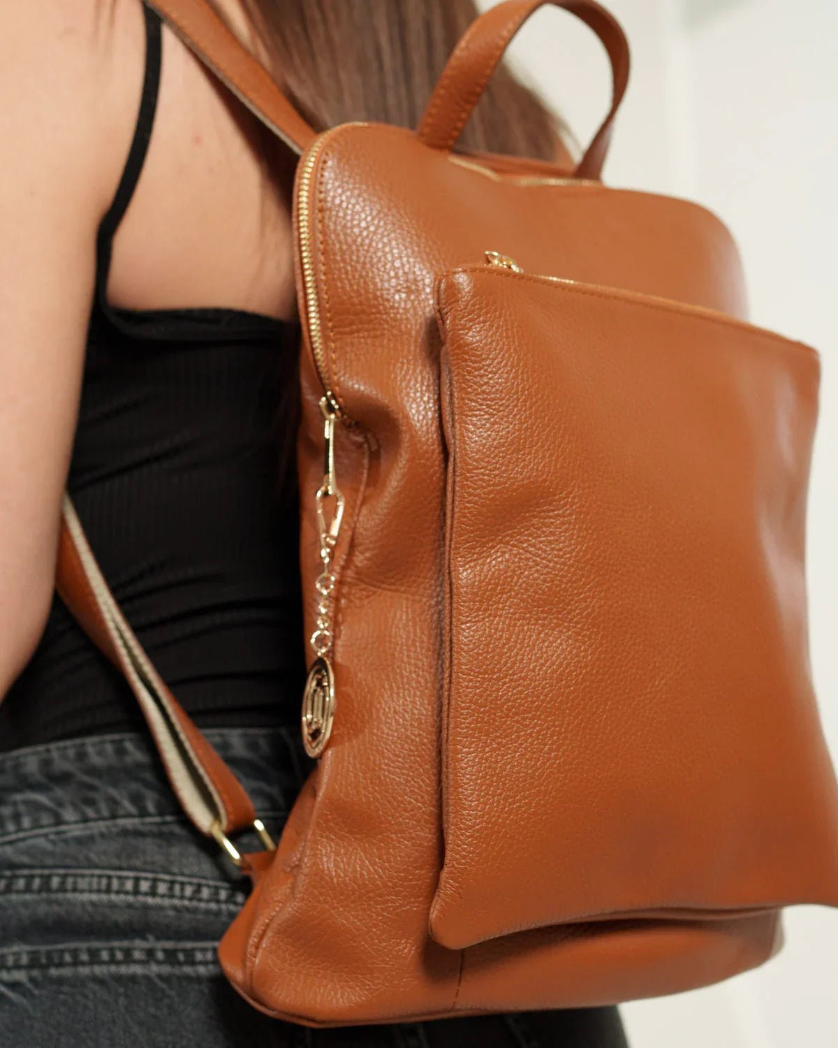 Zaino Donna Rosalba Vera pelle Cognac Capiente Compatto - Alidiluna